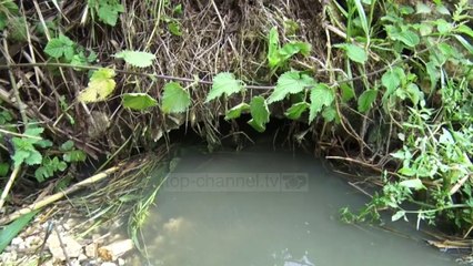 Nënkalimi me ujë ndan lagjen - Top Channel Albania - News - Lajme