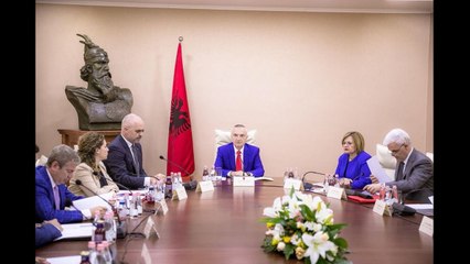 Report TV - Presidenti, Meta mbledh Këshillin e Sigurisë Kombëtare