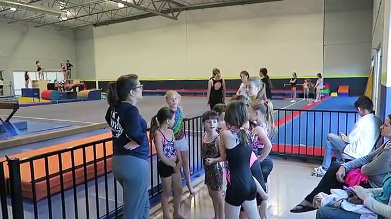 FUN AT GYMNASTICS CLASS & GWYNETH LOSES A TOOTH!