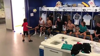 Olha só o que o Enzo, filho do Marcelo, fez no balneário do Real Madrid...