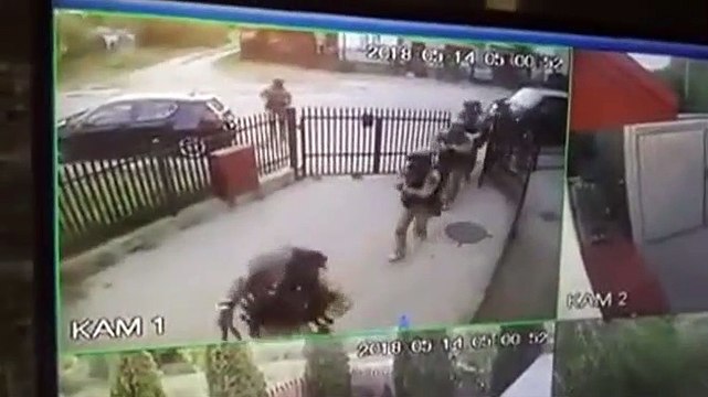 Pologne : Une porte qui ne s'ouvre pas pour ces policiers !