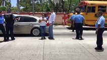 #ÚltimoMinuto: Reportan detención arbitraria de una pareja en Carretera Vieja a León. En el video piden ayuda. Acabamos de confirmar con la familia de Karsten M