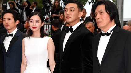 [여기는 칸!] '버닝' 유아인, 기립박수에 미소..."감사합니다" (영상) / YTN