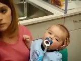  شاهد.. رد فعل #طفل أصم يسمع صوت #أمه لأول مرة.. سبحان الله لمشاهدة المزيد من المعلومات الطبية والصحية تابع قناتنا على اليوتيوب   