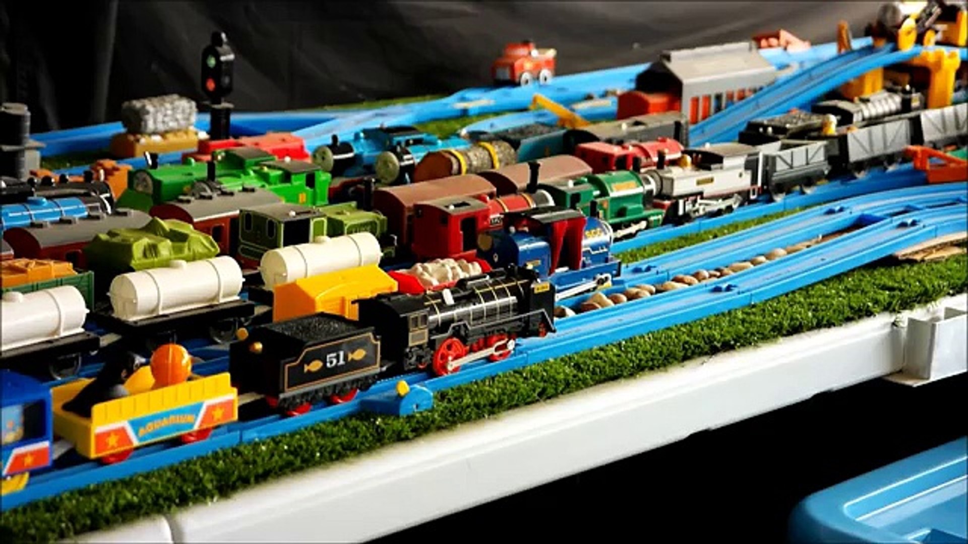 Hiro and Aquarium Car Set Model Train Plarail Thomas /& Friends