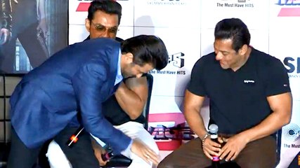 Anil Kapoor Touches Salman Khan's Feet At The Trailer Launch of RACE 3 | Bollywood Buzz