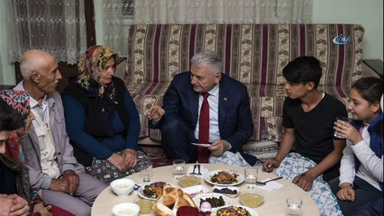 Başbakan Yıldırım vatandaşın evinde iftar yaptı