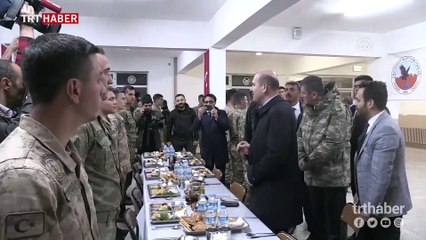 İçişleri Bakanı Soylu, Mehmetçik ile sahur yaptı