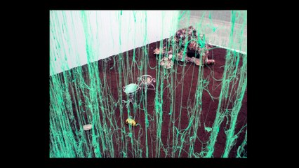 Les pieds dans le rideau - Histoire de l’art à travers le rideau