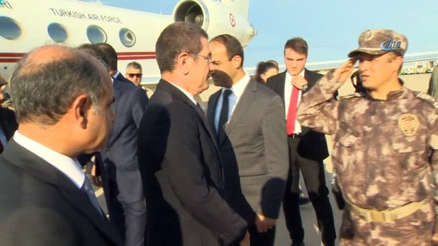 Bakan Canikli, ilk iftarını sınırdaki Altunbey Hudut Karakolu'nda Mehmetçikle birlikte yaptı