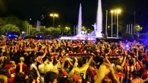 Miles de aficionados rojiblancos celebran la Europa League
