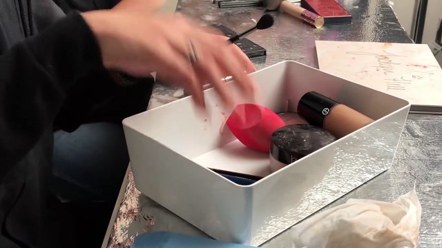 JAMES CHARLES DOES MY MAKEUP BLINDFOLDED!!!