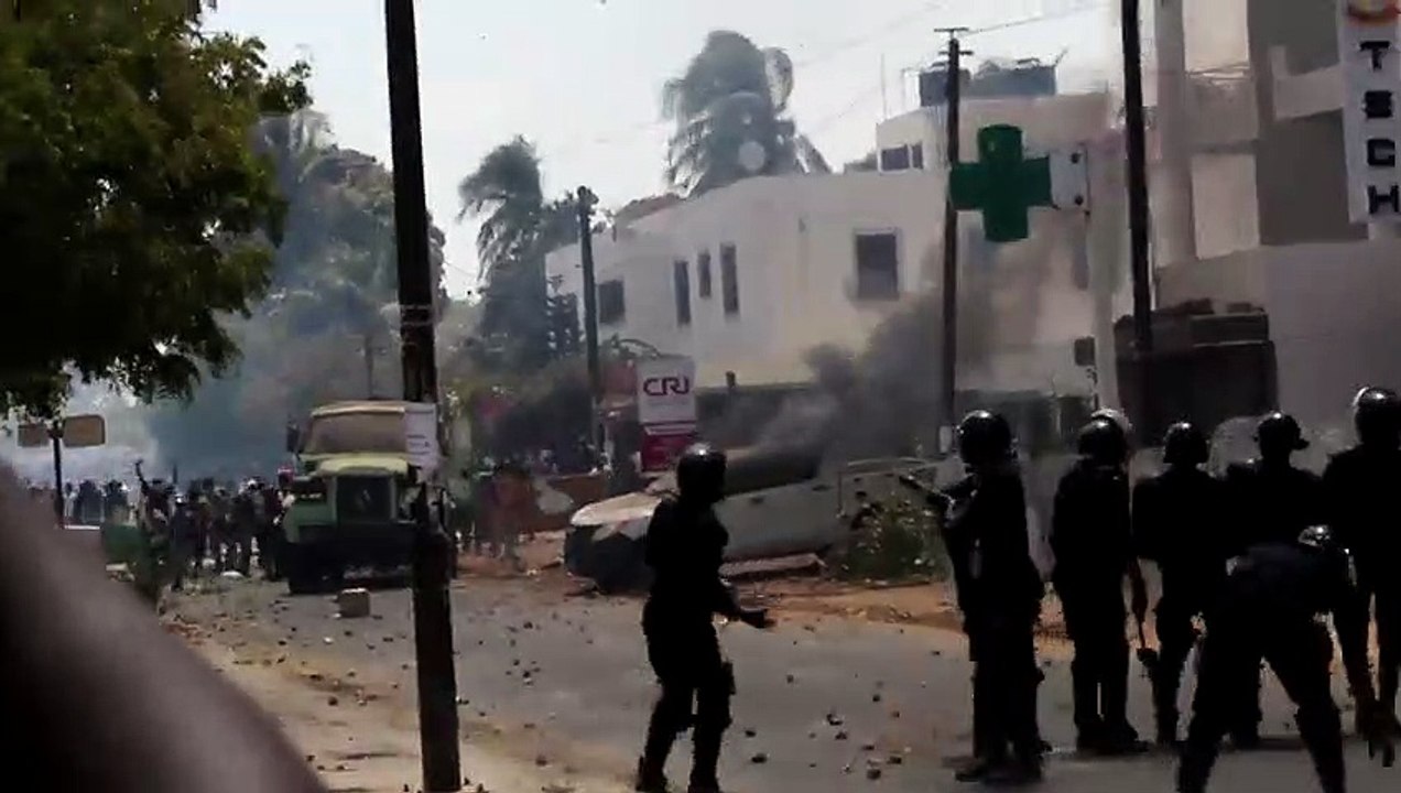 UCAD : suivez les affrontements entre forces de l'ordre et étudiants