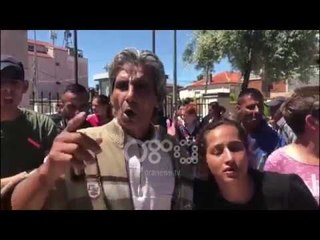 Ora News - "E dhunuan, i bënë gjilpëra", familjarët e viktimës në Korçë akuzojnë policinë