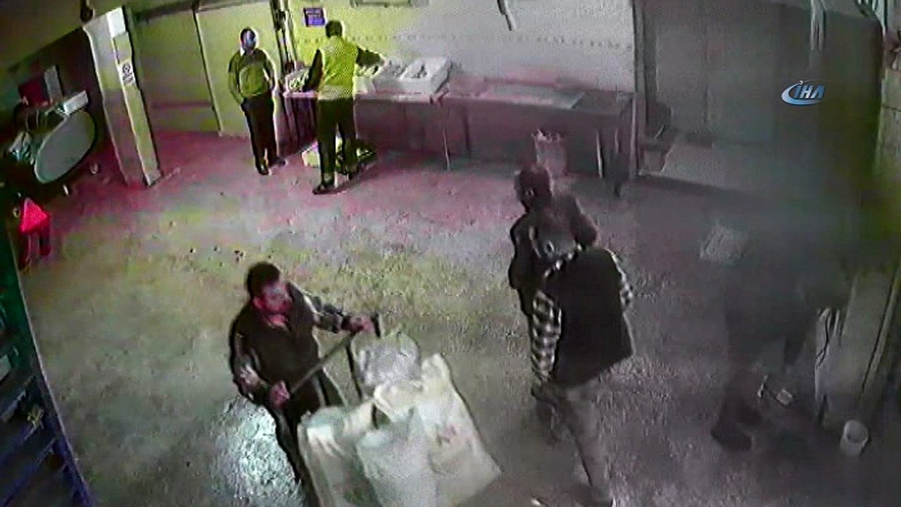 Hırsızlar önce güvenlik kamerasına sonra polise yakalandı