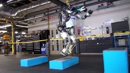 شاهد كيف يمارس هذا روبوت التمارين الرياضيه!