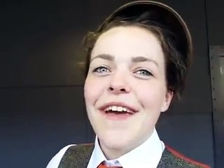 güzel kızın tatlı ve komik liverpool aksanı