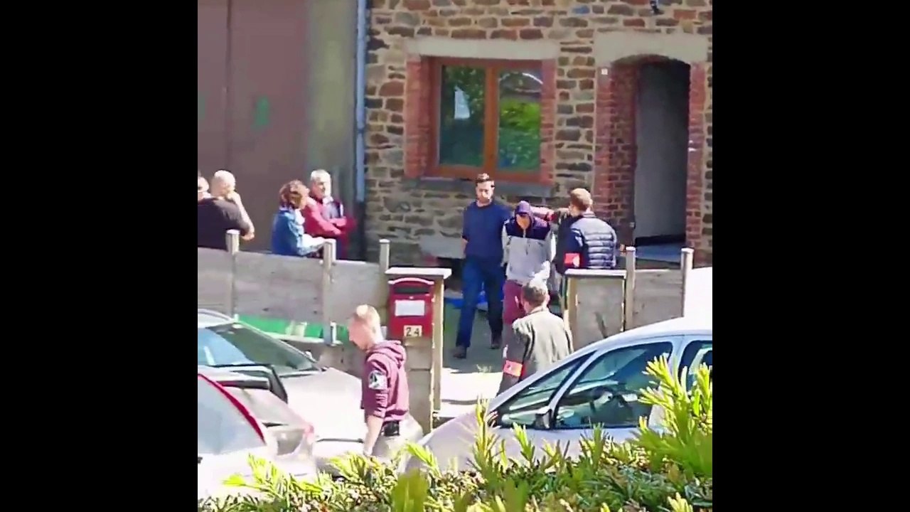 Reconstitution du meurtre de Jean-Sébastien Spoiden :  Damilot sort de la maison