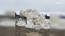 Ice flow surges through iron fences in Surgut