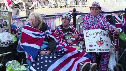 Fãs da realeza acampam à espera do casamento