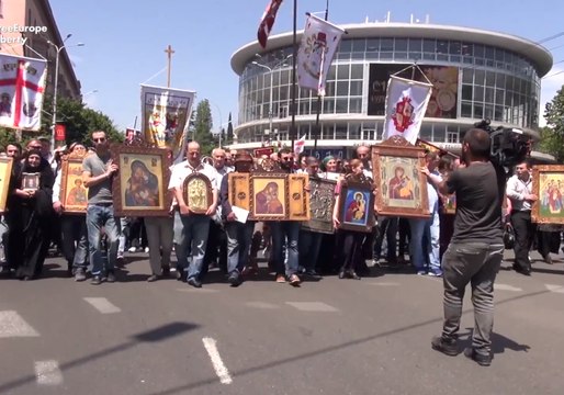Georgian Church Activists Hold Mass Weddings, Countering International Anti-Homophobia Day