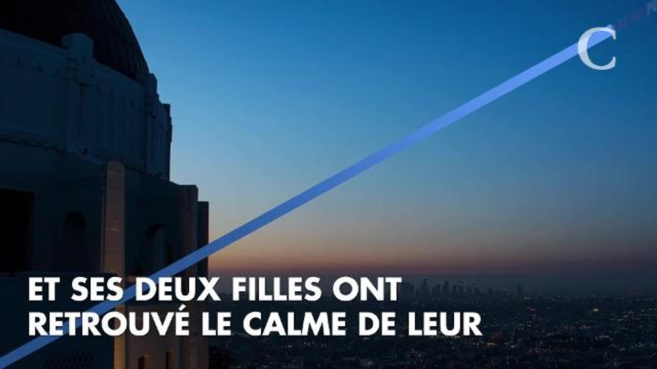 À Los Angeles, un avion trace "Jojo" dans le ciel sous les yeux de Læticia Hally...