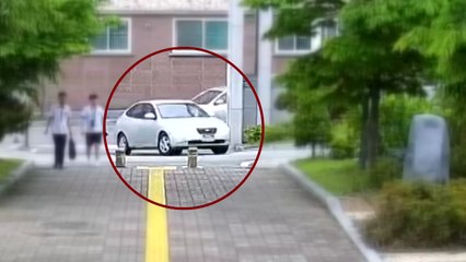 학생 덮친 교사 승용차...시민들이 깔린 학생 구조 / YTN