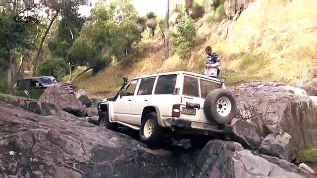Toyota Land Cruiser 80 vs Nissan Patrol GQ offroading 4wd 4x4