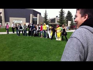 Nerds no otafest jogando red rover