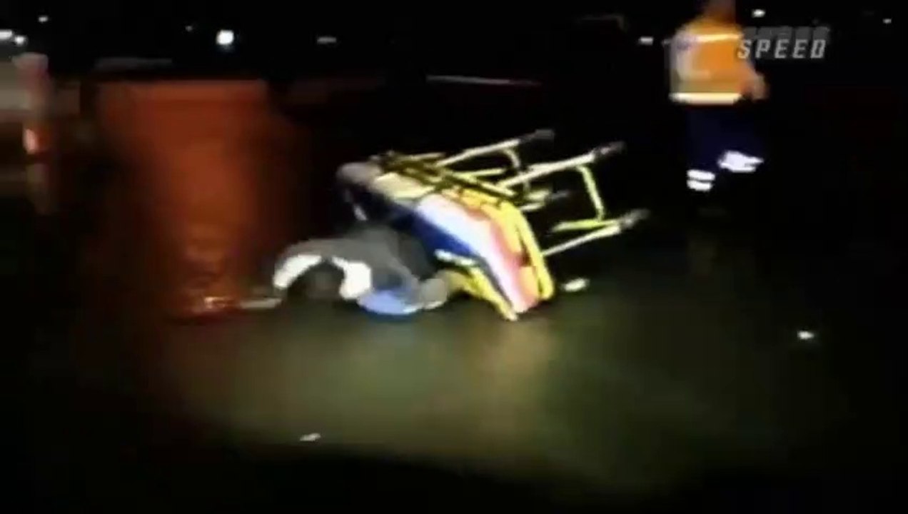 Paciente cai de ambulância!