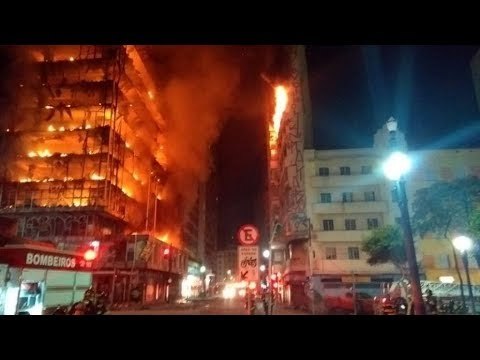 PRÉDIO EM CHAMAS DESABA NO CENTRO DE SÃO PAULO!