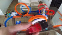 Brinquedos Hot Wheels Pista Velocidade em Cinco Loops com Carrinhos