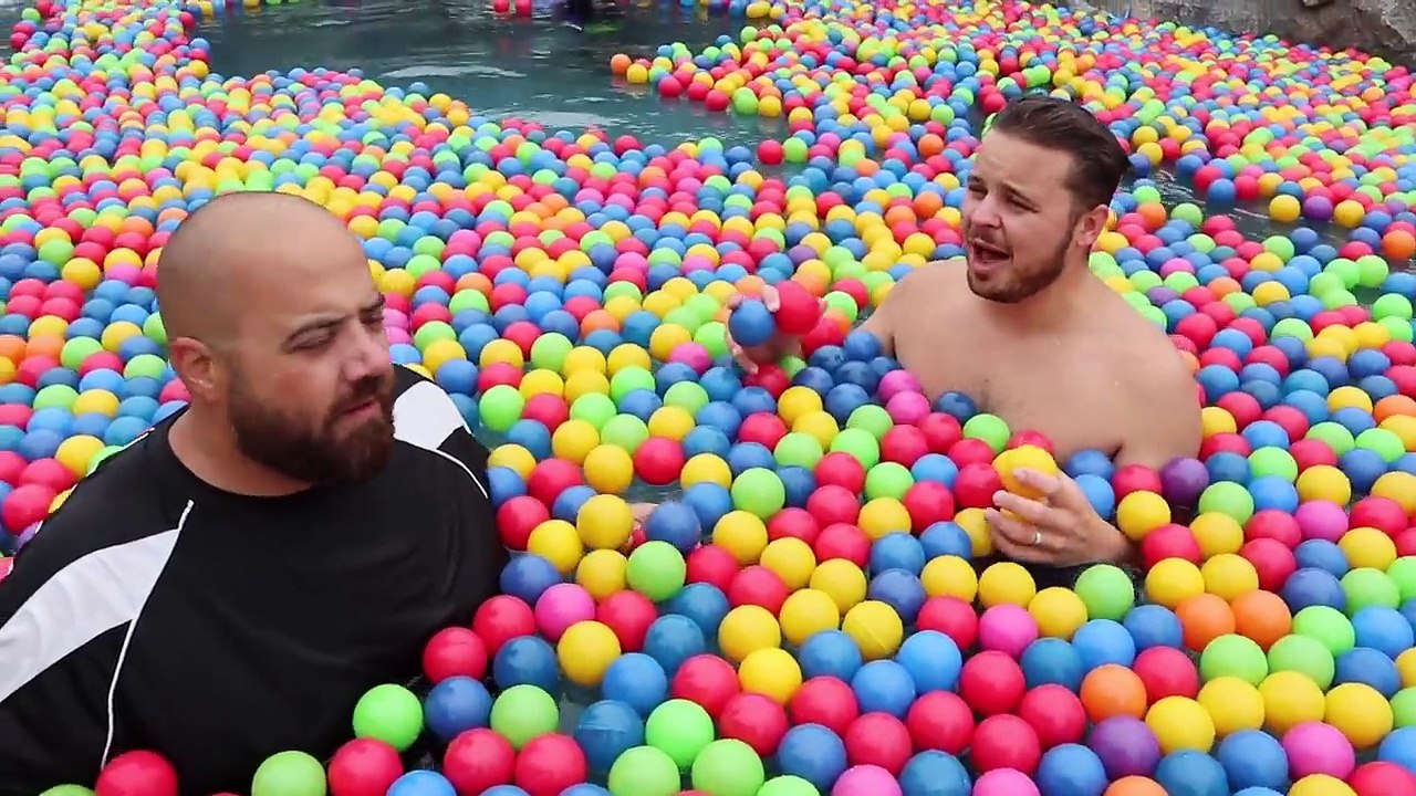 GIANT UNDERWATER BOX FORT BALL PIT SURPRISE SWIMMING POOL ADVENTURE!!