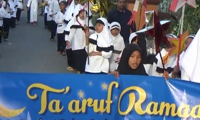 Keseruan Pawai Taaruf Ramadan Siswa Madrasah Diniyah