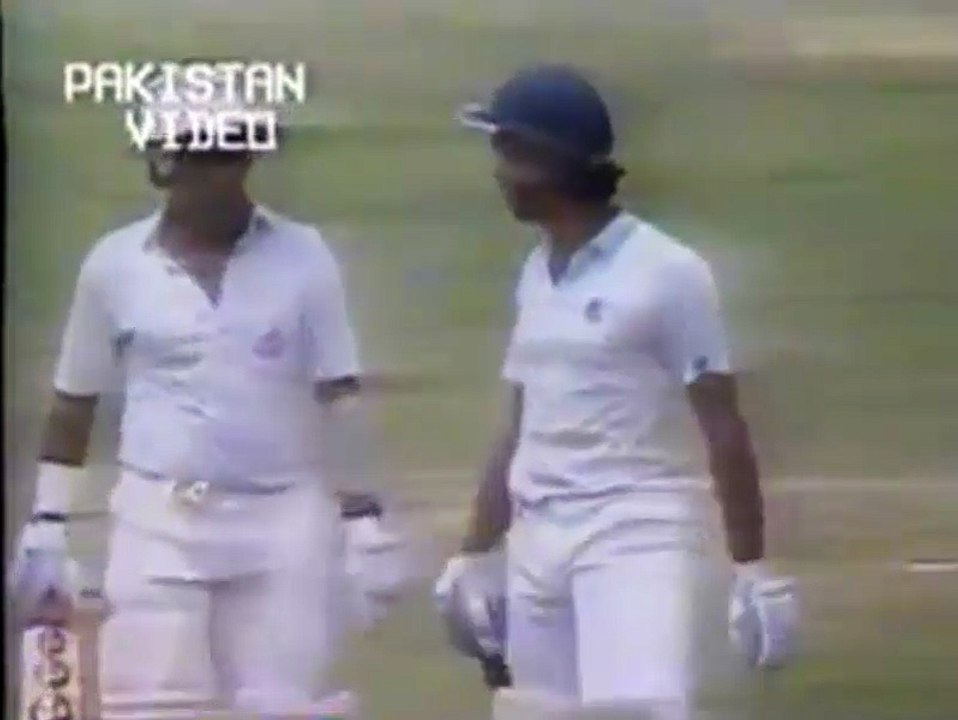 Wasim Akram Two Awesome Wickets vs India at Bangalore in 1987