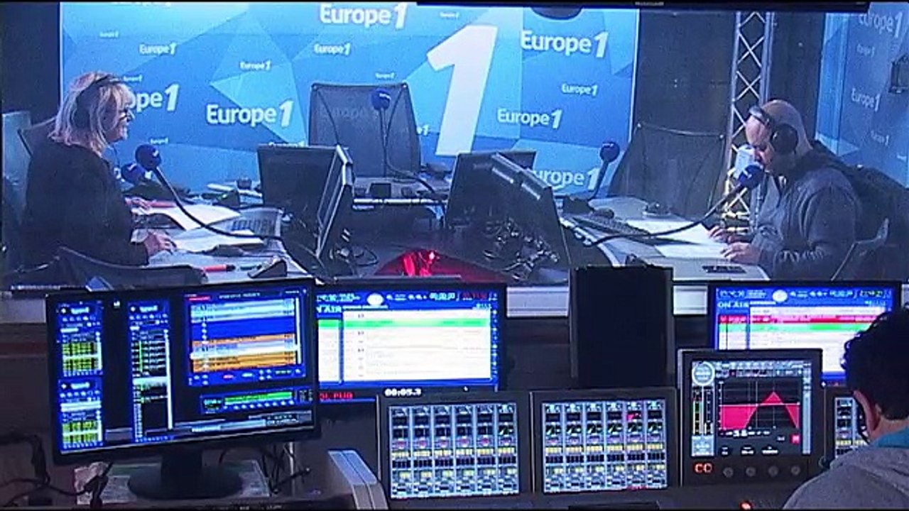 Franck Ferrand : "En exclusivité pour vous, le menu du mariage d'Harry et de Meghan : pamplemousse, couscous, yaourt ! Ça fait un peu chiche mais après on n'a plus faim !"