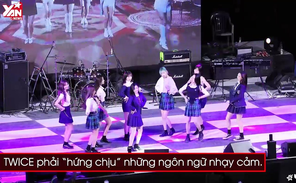 Idol nữ và những sự cố xảy ra trên sân khấu: Người nuốt phải bọ, người "lộ hàng" vì quần rách