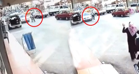 Anbean Kamerada! Vatandaşın Dikkatiyle Küçük Kız Arabanın Altında Kalmaktan Kurtuldu