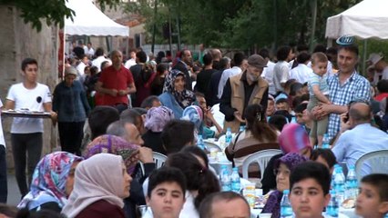 Ümraniye’de 5 yıldızlı iftar sofrası kuruldu