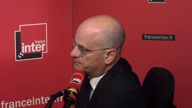 Jean-Michel Blanquer, sur la suppression du portable au collège à la rentrée prochaine : Aujourd'hui des collèges l'interdisent totalement et ça va bien pour eux