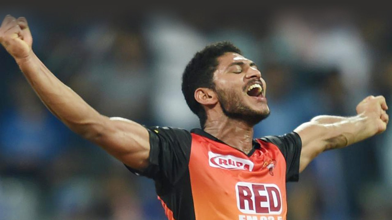 IPL 2018 : Basil Thampi records most expensive spell in IPL history | वनइंडिया हिंदी
