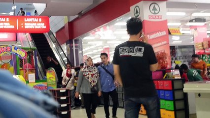 Lucu !!! Resleting nya Kebuka tuh ( Prank Indonesia Minang)