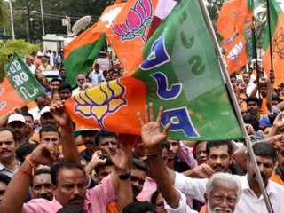 കര്‍ണാടകത്തിലെ രാഷ്ട്രീയ നാടകങ്ങള്‍ക്ക് വഴിത്തിരിവ് | Oneindia Malayalam