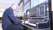 350 yıllık piyano ziyaretçilerini cezbediyor - KARS
