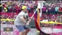Diego Armando Maradona baila en el cierre de campaña de Nicolás Maduro en Venezuela