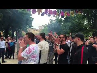 Ora News - Rënia e Vllaznisë nga Superliga, tifozët i vënë "zjarrin" Bashkisë