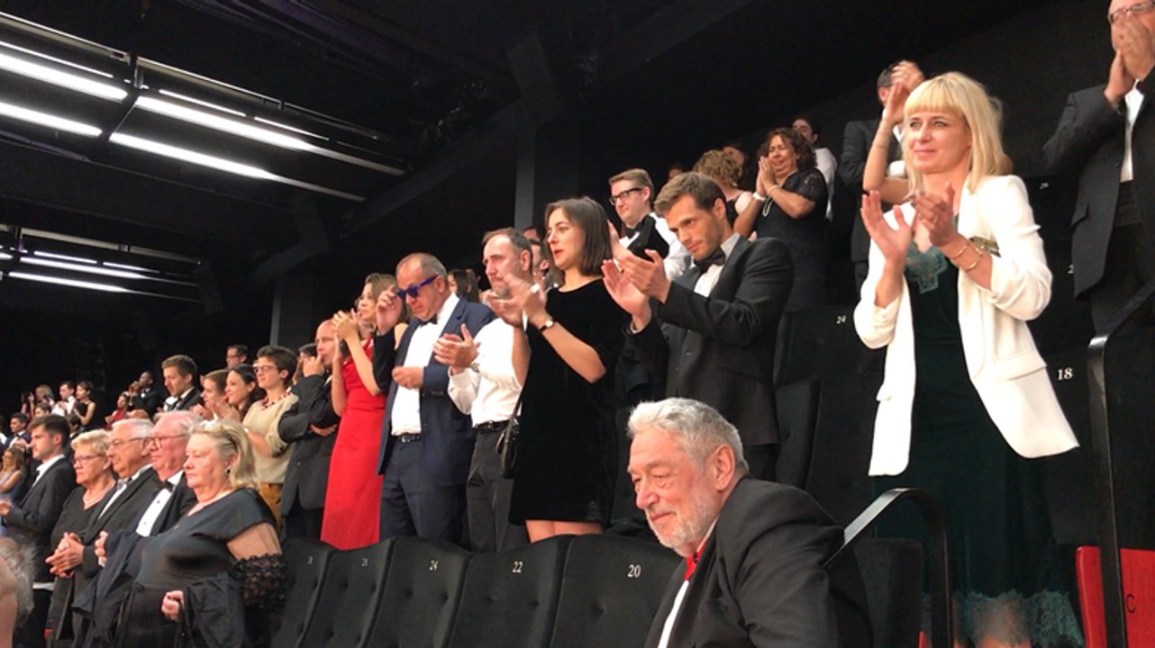 Les deux ambiances du festival de Cannes, dehors et dans les salles de projection