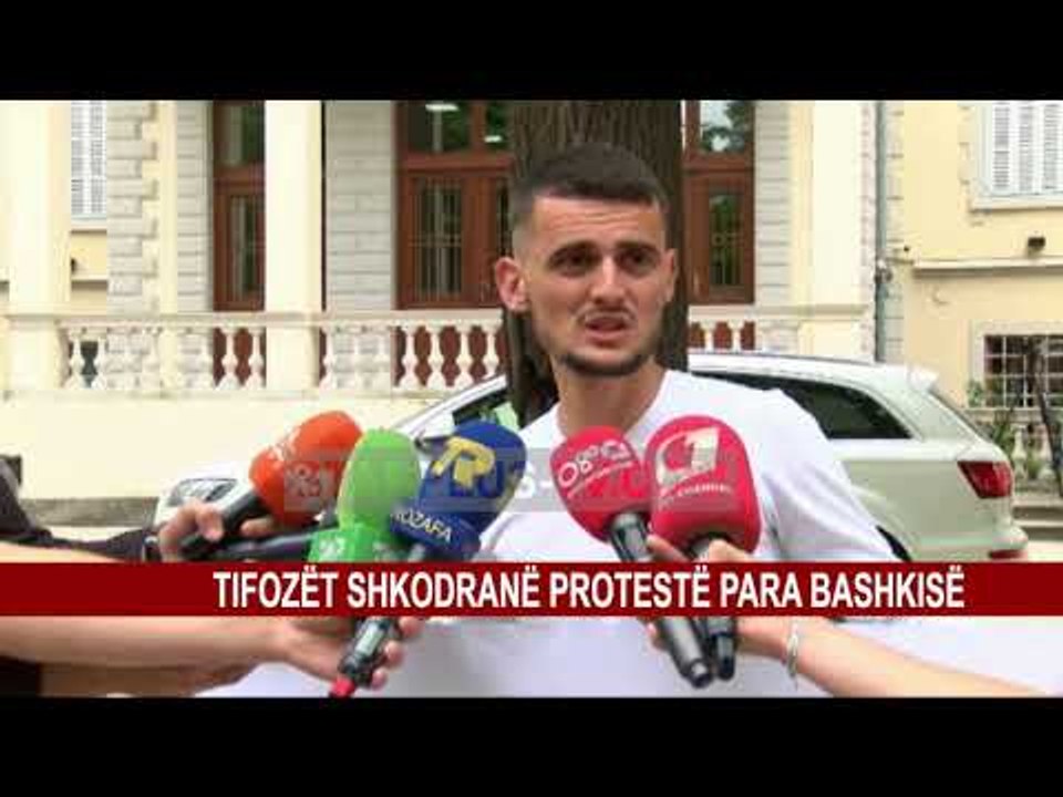 TIFOZËT SHKODRANË PROTESTË PARA BASHKISË