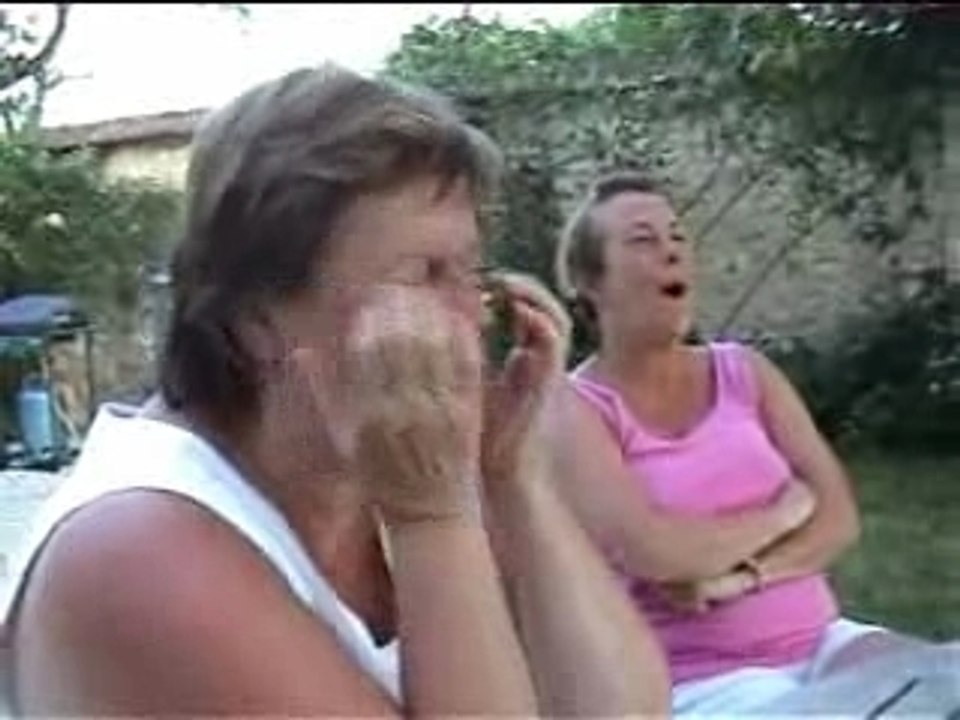 Pat, Ann et Mum au bain