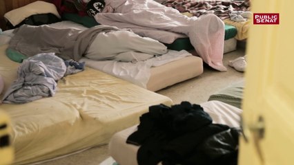 Accueil les migrants en difficulté dans les Alpes